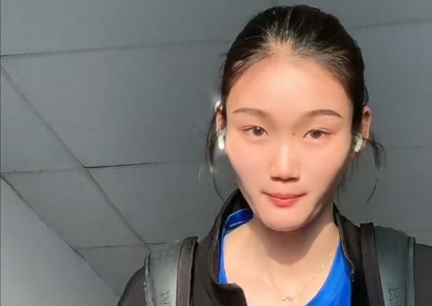 吴东海一听这话，急忙一边磕头一边说：叶少爷，您请说。